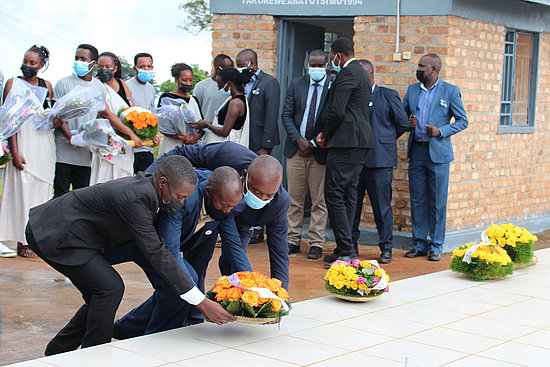 Die Gedenkstätte Mugombwa in der Diözese Butare, Ruanda, bietet den Menschen Raum, um sich zu begegnen und gemeinsam an die Opfer des Völkermords zu erinnern.