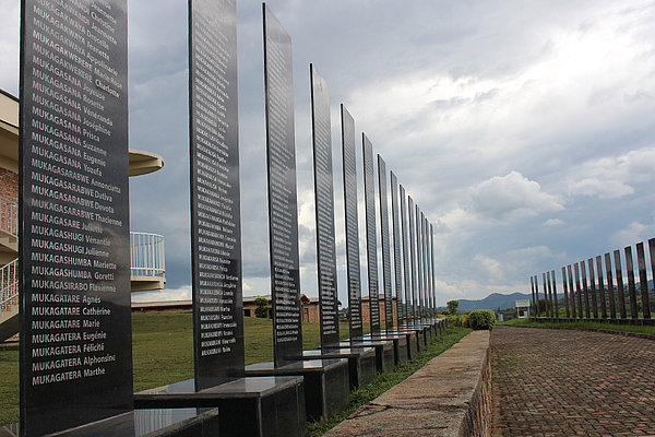 Die Gedenkstätte Murambi ist eine von vielen Gedenkstätten in Ruanda, die an den Genozid an der Tutsi-Minderheit 1994 erinnert. Die Folgen dieses Genozids sind bis heute in der ruandischen Gesellschaft spürbar.