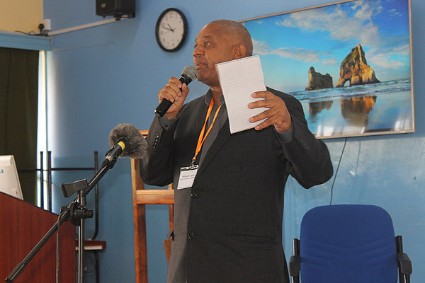 Bischof Lagho während seines Vortrags beim Exposure- und Dialogprogramm 2020 in Kenia