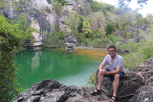 Abseits der Hauptstadt Dili ist André de la Chaux auf dem Land unterwegs. Die eindrucksvollen Gebirgszüge mit versteckten Wasserfällen begeistern ihn.