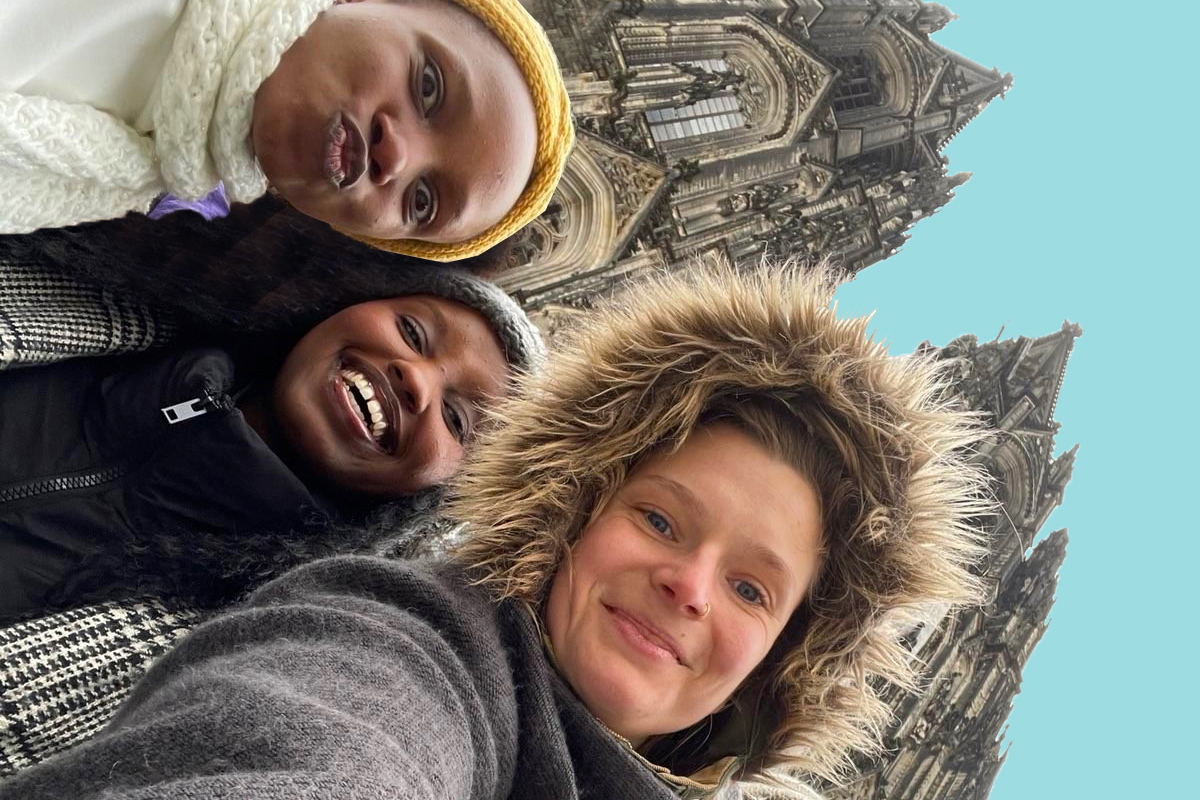 Dombesuch FID-Seminar Frauen vor dem Kölner Dom