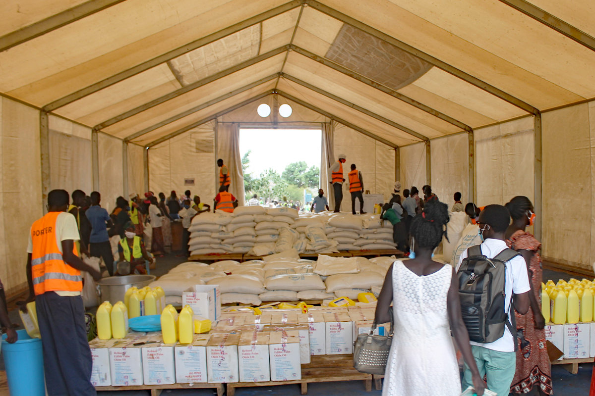 Lebensmittelausgabe des UNHCR für Geflüchtete in Uganda